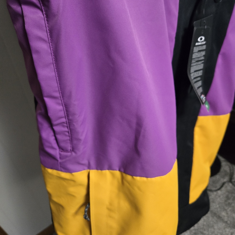 Oakley Women's Beaufort RC Insulated Women's Winter Jacket - Picture 7 of 10